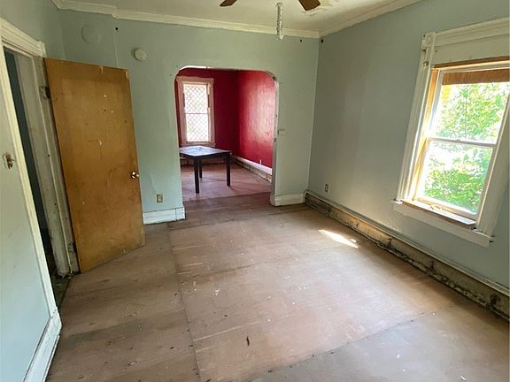 3rd image of 46 Fay St