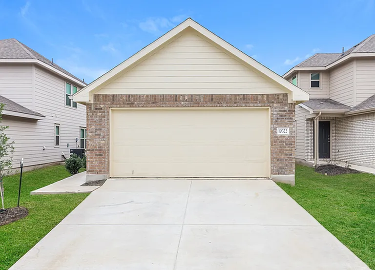 10322 Clearwater Way — Photo 1