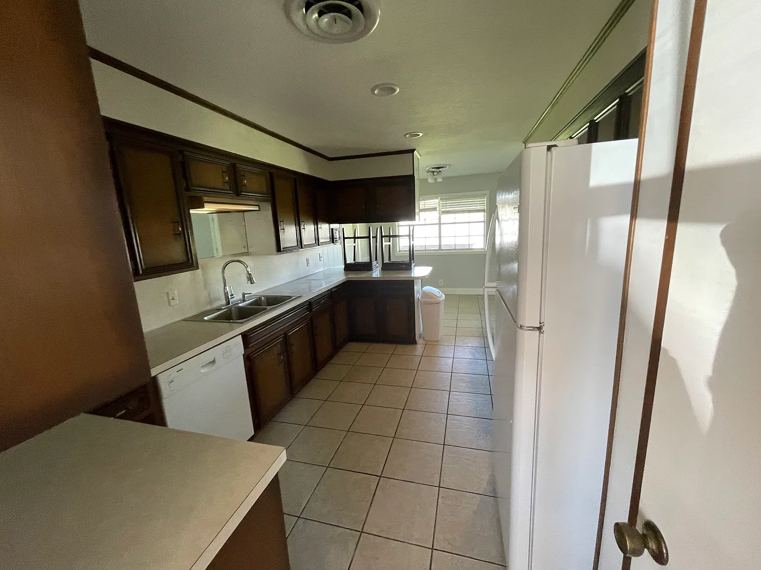 4 bed, 2.5 bath, $1,950 — Photo 3