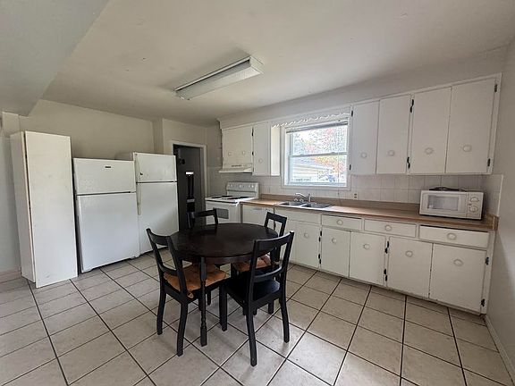 4th image of 47 Dietz Ave S #A