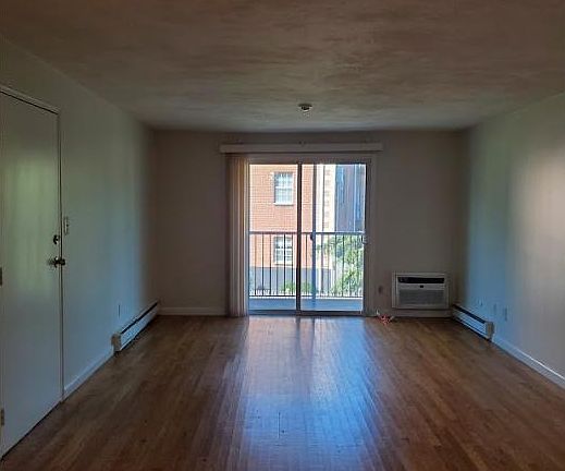 4th image of 55 Elmwood Park APT 2