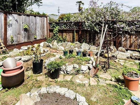3rd image of 2234 Thomas Ave