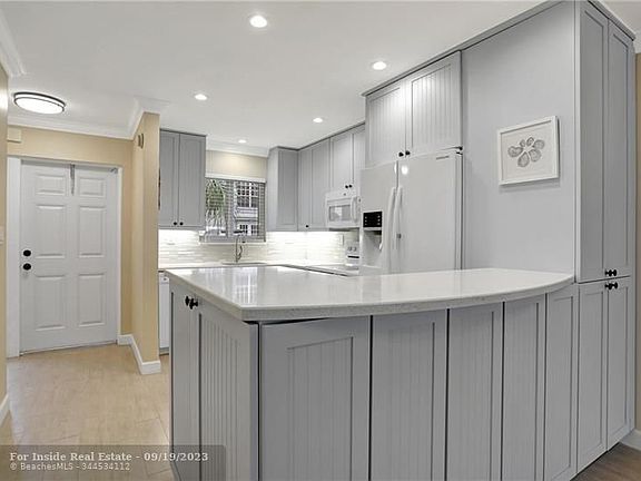 3rd image of 1198 Hillsboro Mile APT 134