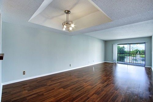 5th image of 5884 Morningstar Cir APT 204