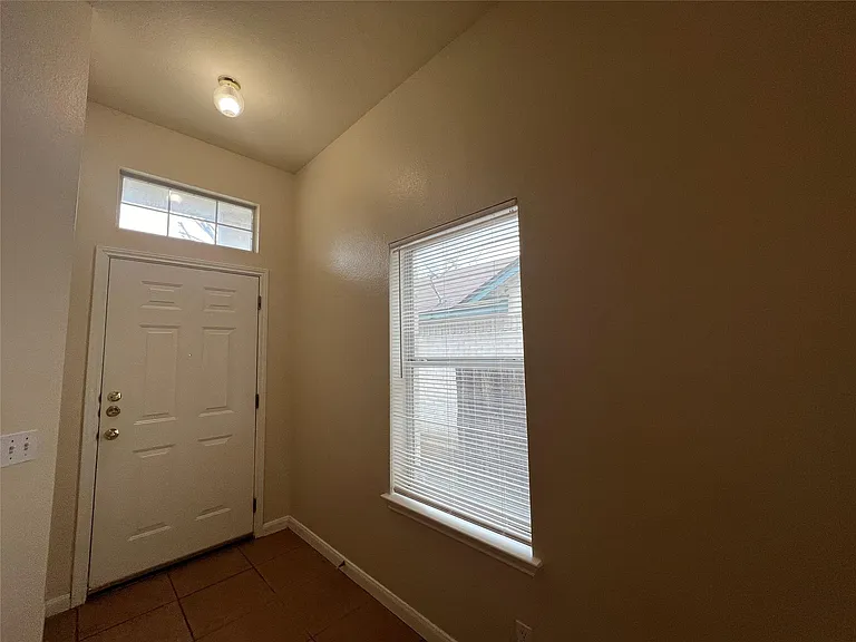 1619 Harness Race Way — Photo 3