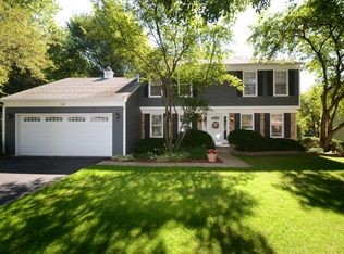 19 Bedford Ln, Geneva, IL 60134