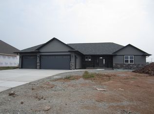 1054 Nutmeg Dr, De Pere, WI 54115