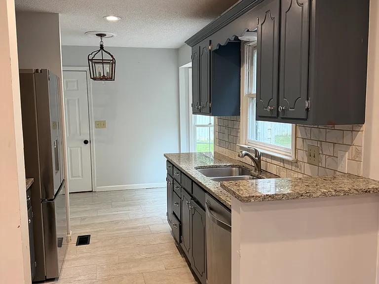 153 Rivergate Dr — Photo 3