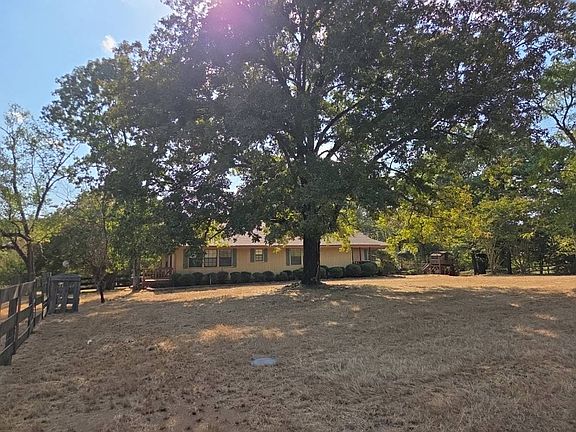 3rd image of 444 Blue Hole Rd