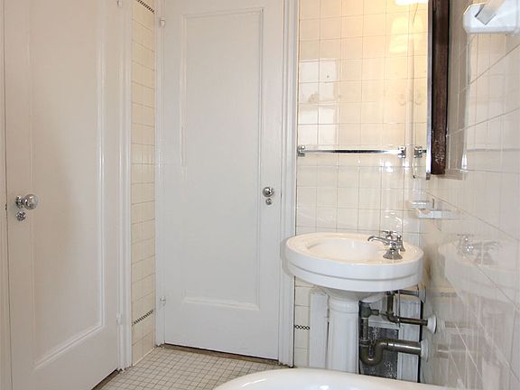 2nd image of 325 E 57th St APT 15D