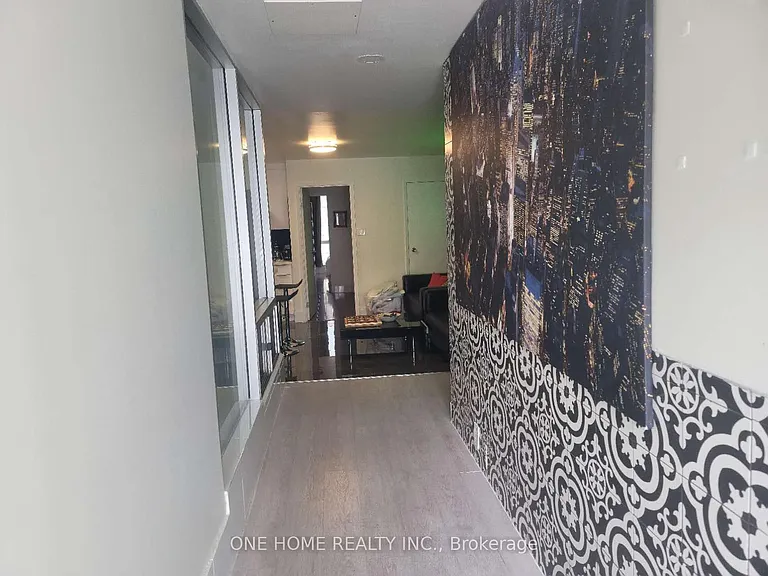 405 Dundas St W #301 — Photo 2