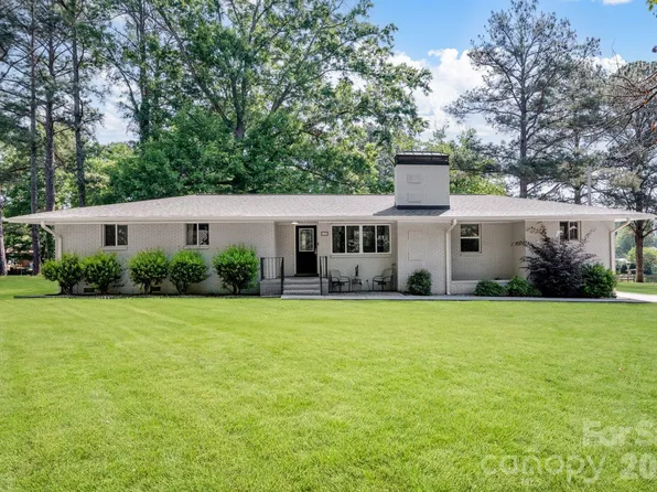 1405 Lakeview Dr, Pineville, NC 28134