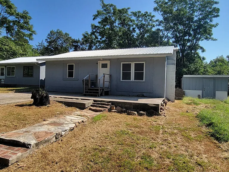 670 Arrowhead Ln — Photo 1