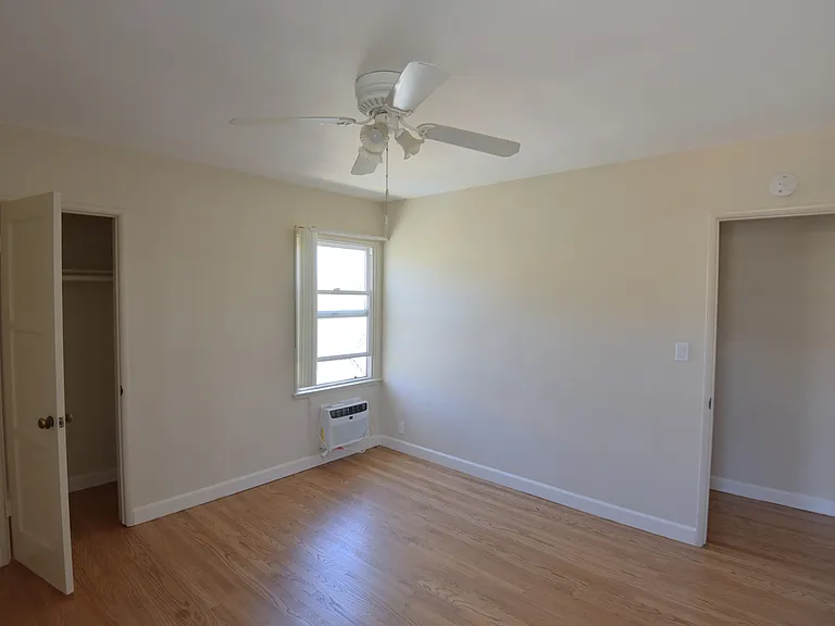 810 W Glenoaks Blvd #1/2 — Photo 10