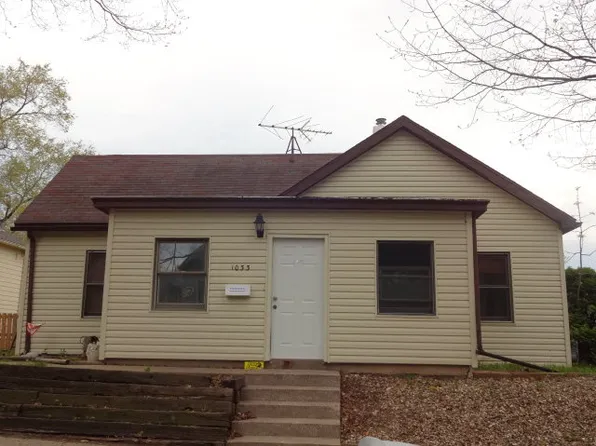 1033 N 10th St, Burlington, IA 52601