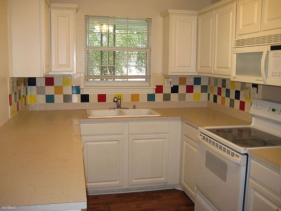 Plenty of storage and prep area in the Kitchen!