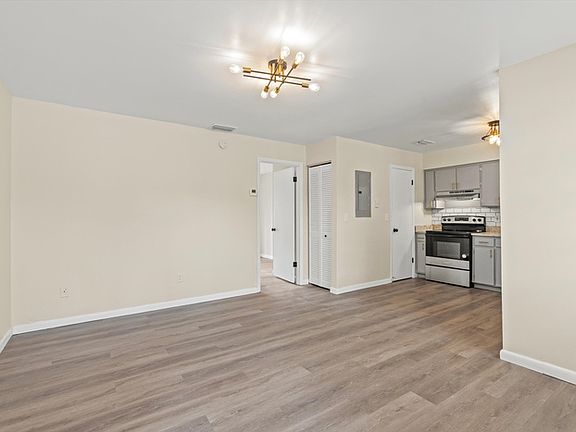 4th image of 3329 Mayflower St Unit 3331