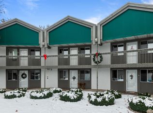 1001 S Oneida St APT 2F, Appleton, WI 54915