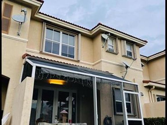 3rd image of 118 Riverwalk Cir #Townhouse 118