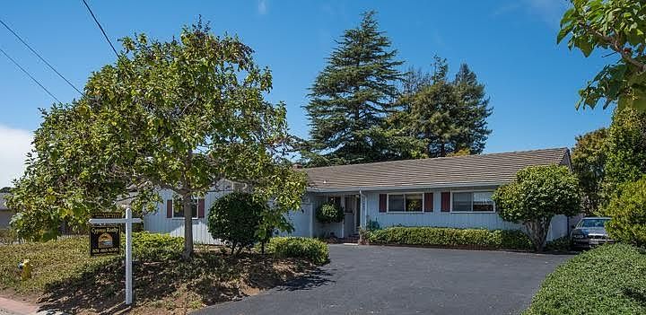 1st image of 980 Club House Dr