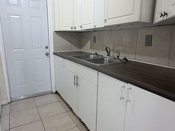 2nd image of 2115 Washington St NE #B