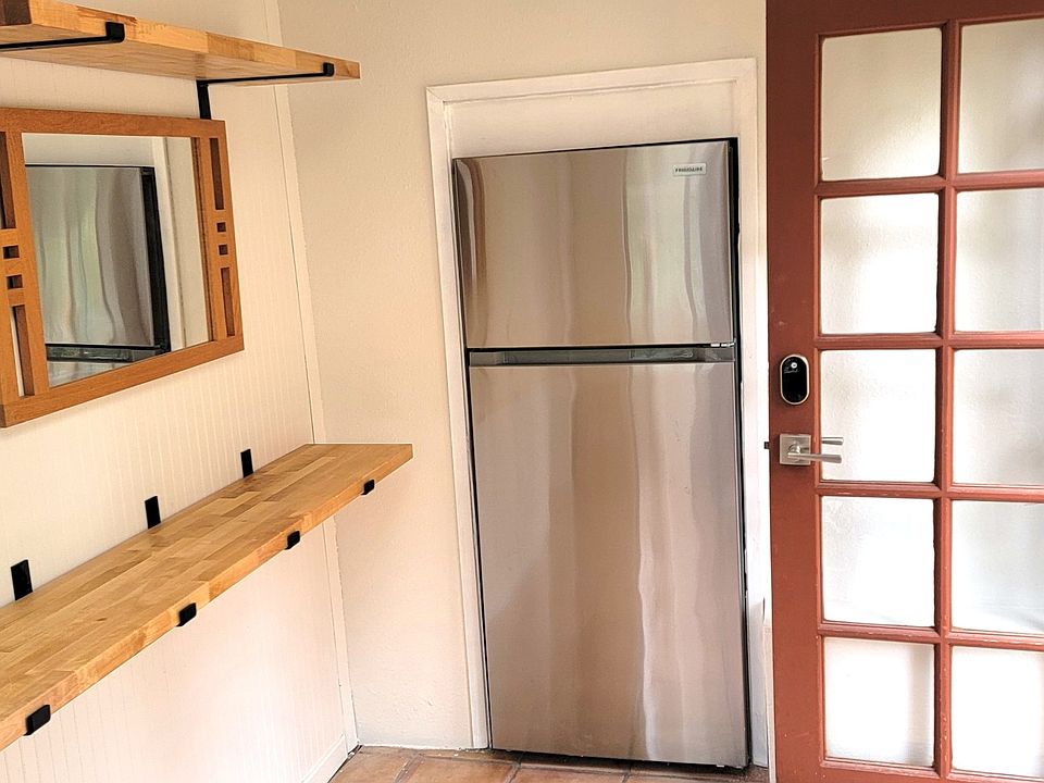 Entry room multi-use space