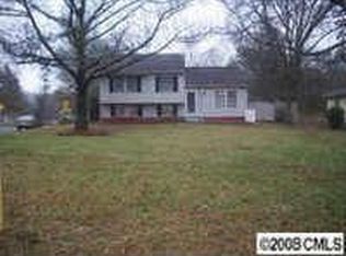 7437 Glenmont Dr, Charlotte, NC 28227