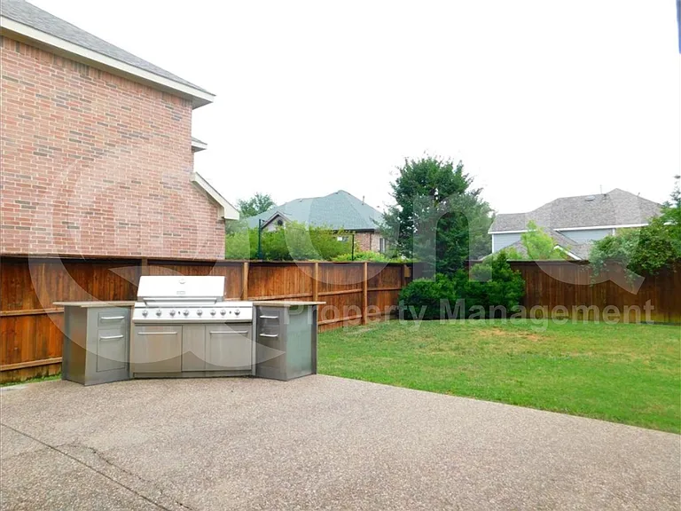 740 Peco St — Photo 15
