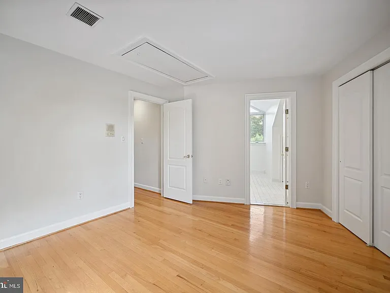 5330 Connecticut Ave NW — Photo 32