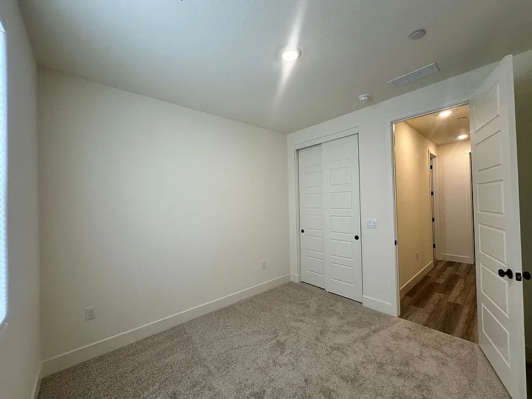 4035 W Sunnyview Ave — Photo 4