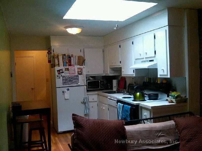 2nd image of 94-96 Tyler St #70