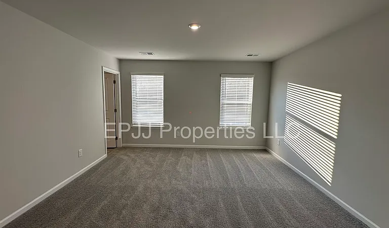 141 Randwick Ln — Photo 11