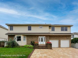 207 Darlington Ave, Staten Island, NY 10312
