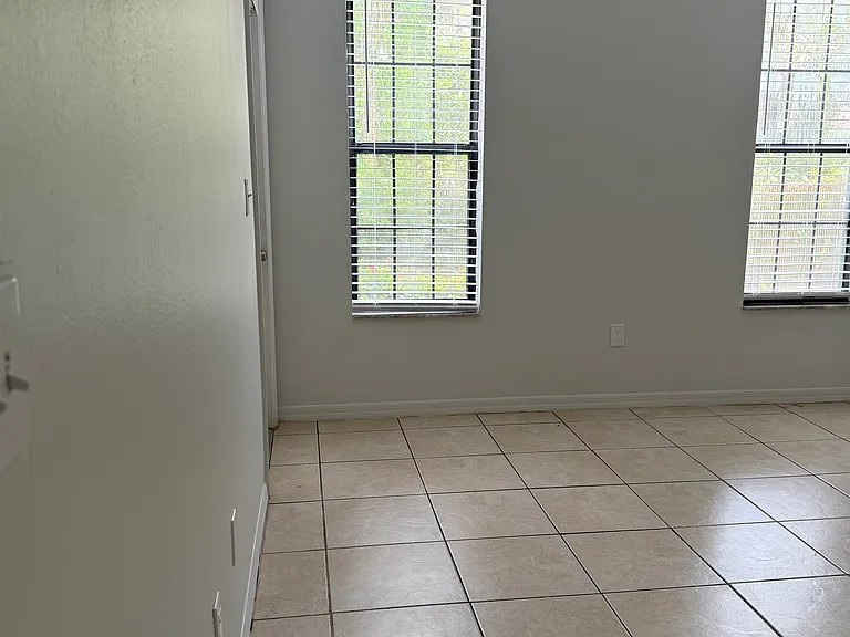 5252 Treetops Dr — Photo 9