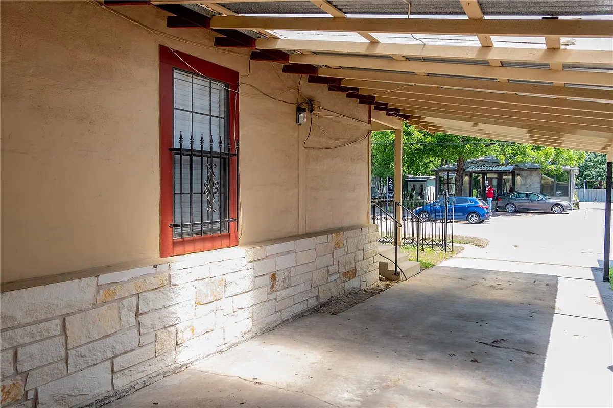 Building Photo - 2607 E Cesar Chavez St