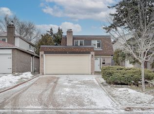 4 Dersingham Cres, Markham, ON L3T4E7