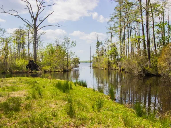 2 Riverwood Cir #Ii, Hertford, NC 27944
