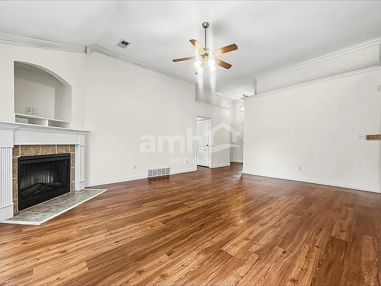 410 Vaiden Dr N — Photo 7