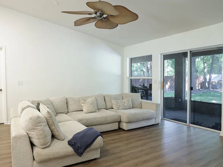 1511 McCrea Dr — Photo 8