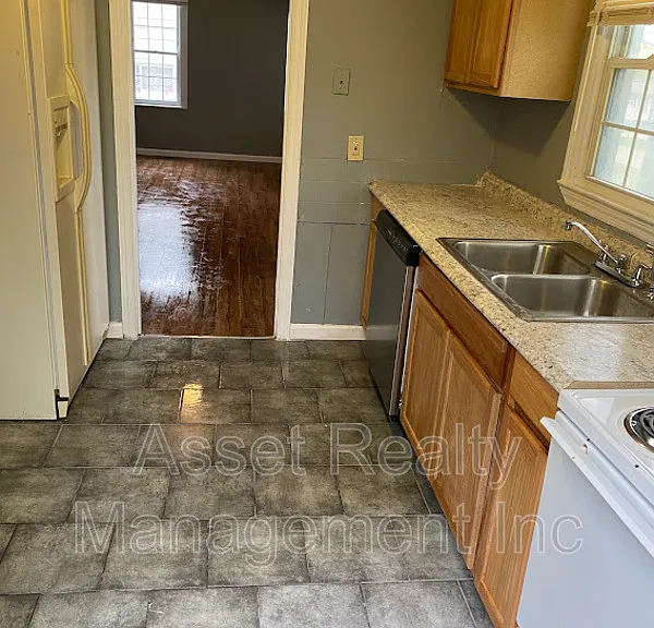 928 Vivian Ave — Photo 4