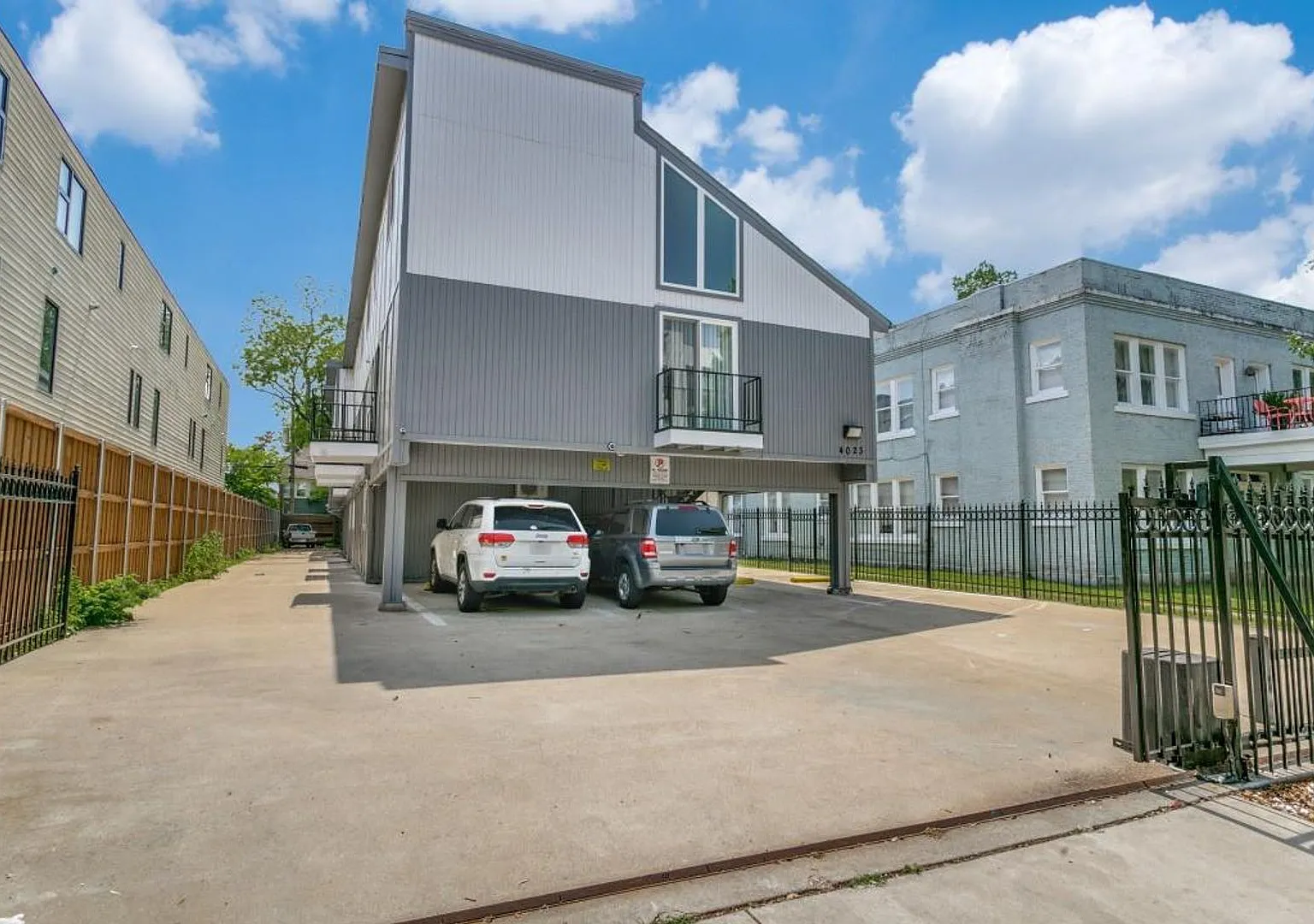 4023 N Hall Street — Photo 1