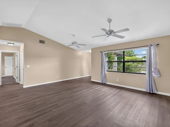 718 SW 35th Ter, Cape Coral, FL 33914