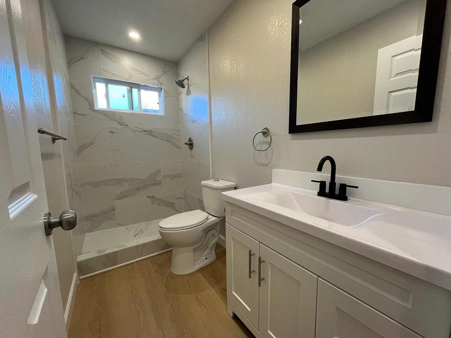 4 bed, 1000 sqft, $4,135 — Photo 3