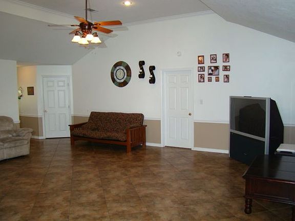 3rd image of 7950 Windcastle Dr