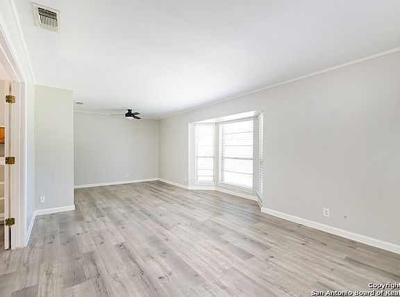 5th image of 4126 Stathmore Dr