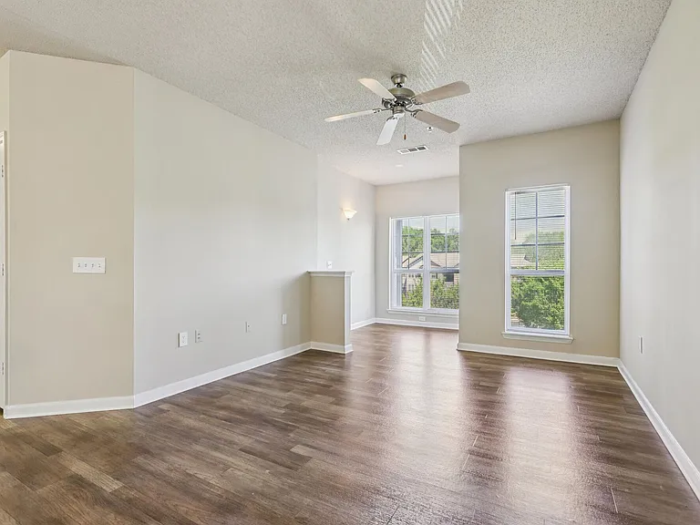 Brookside Park Apartments — Photo 73