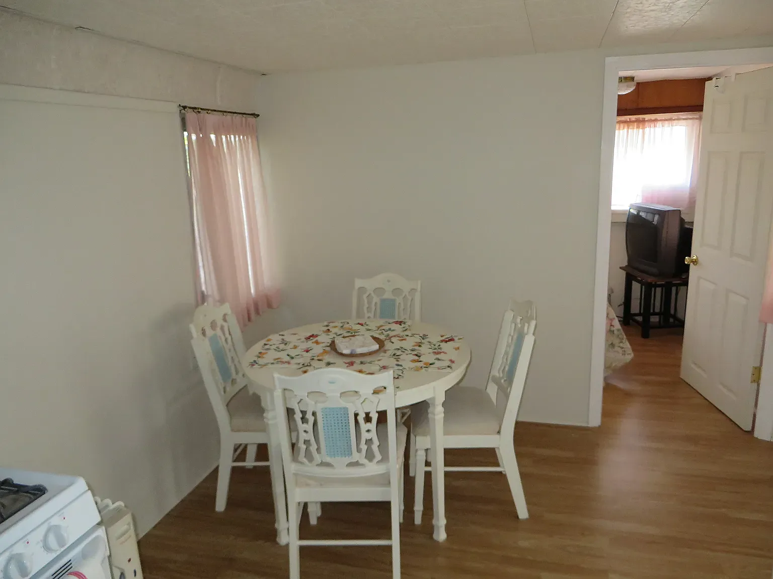 2 bed, 650 sqft, $1,100 — Photo 3