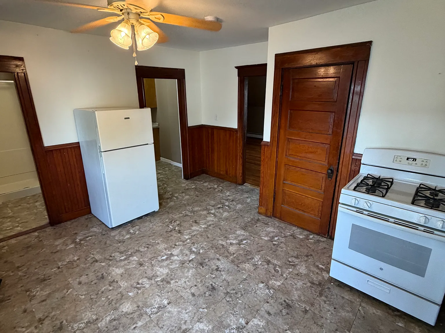 2 bed, 900 sqft, $1,600 — Photo 2