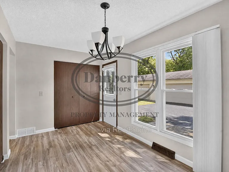 5409 Westcastle Dr #4 — Photo 8
