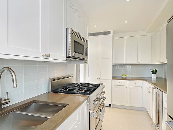 4th image of 200 E 66th St APT D804